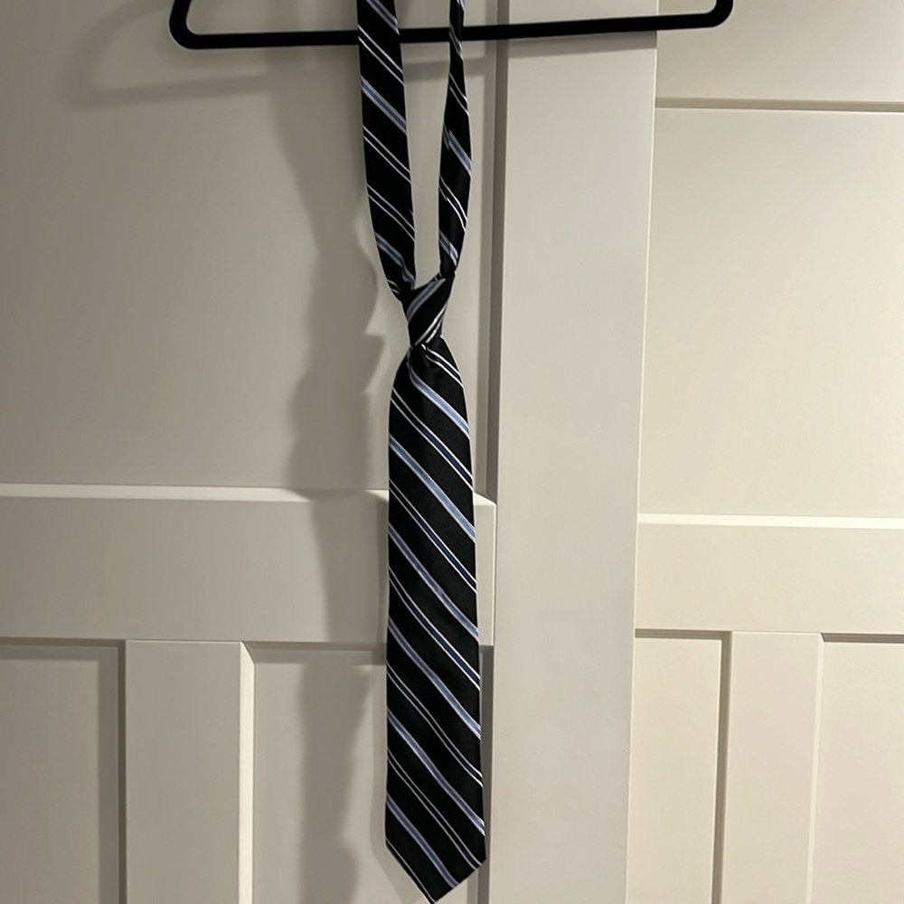 Club room tie